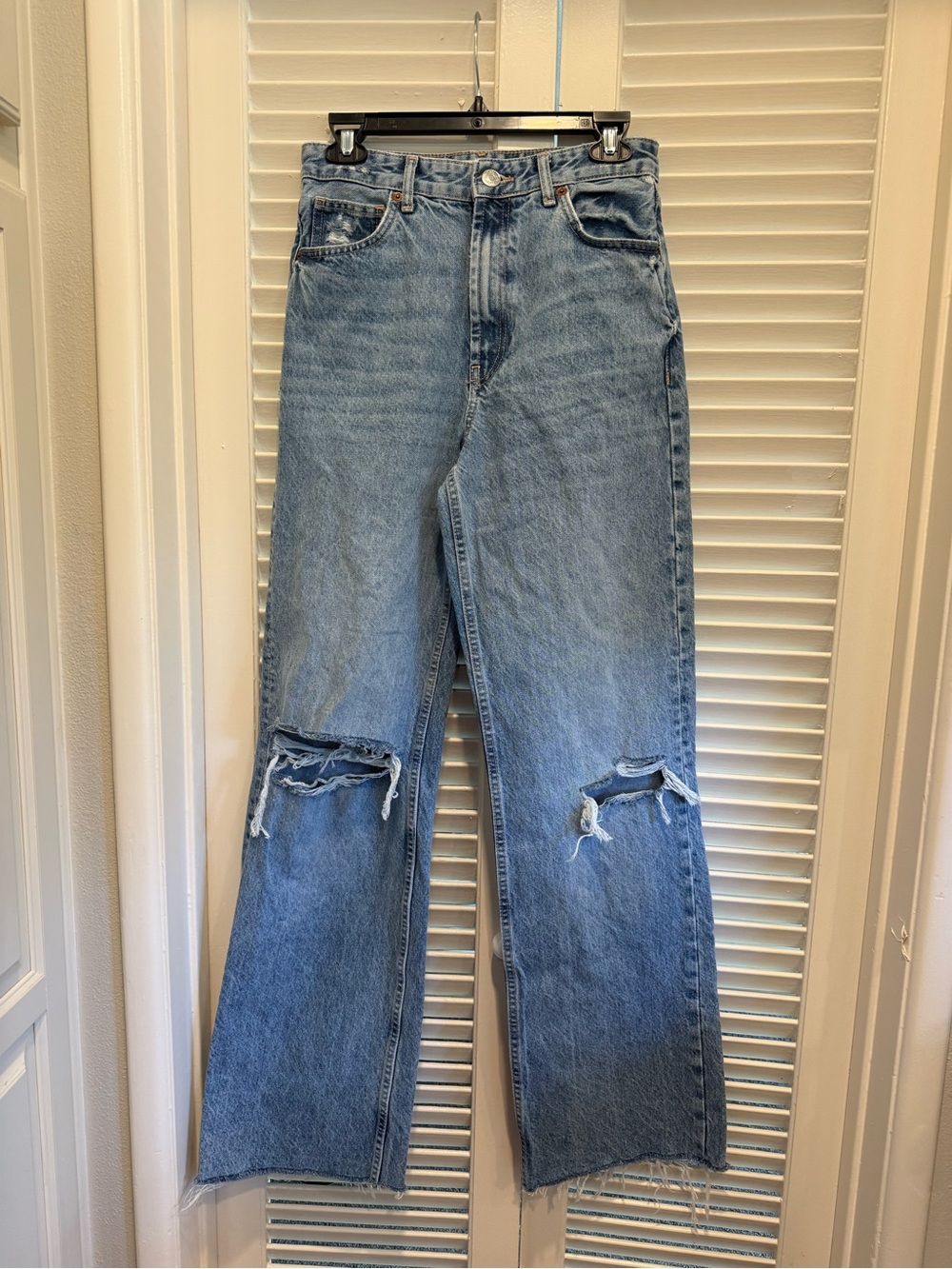 Zara Light Blue Distressed straight Jeans